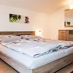 Huber By Interhome شقة *